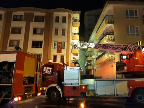 Buzdolabı Bomba Gibi Patladı! 3 Kişilik Aile, Canlarını Zor Kurtardı