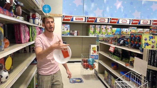 HIDDEN FORT IN TOYS R US!