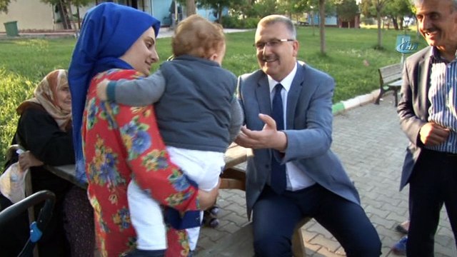 Bu köydeki leylekler çocuklara sahiplendirildi