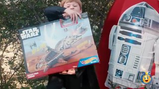 GIANT EGG SURPRISE OPENING! Star Wars The Force Awakens Toys Kids Video