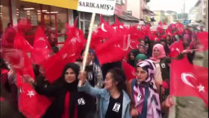 Öğrenciler, Allah-u Ekber Dağları’nda şehit olan 90 bin asker için yürüdü