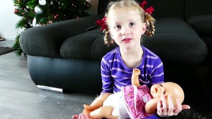 La Poupée BABY BORN doll prend le BAIN et la  DOUCHE