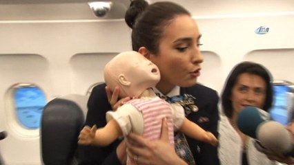 Kabin memuru 7 aylık bebeğin hayatını kurtardı