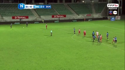 Coup franc avec une belle déviation!