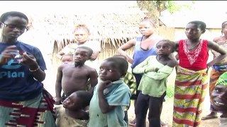 Los liberianos ayudan a sus vecinos marfileños refugiados
