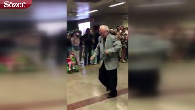 Taksim metrosunda yürek ısıtan görüntü