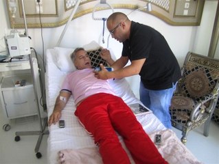 Mehmet Ali Erbil, Ayda 36 Şişe İlaç İçerek Ayakta Duruyor