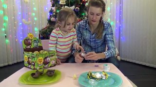 Юля и Алиса открывают шоколадные киндер яйца Чупа Чупс (Chupa Chups) Смешарики