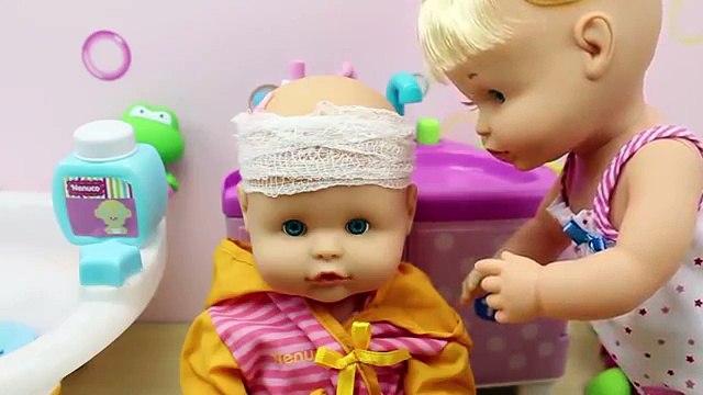 Hora del Baño de las Bebés Nenuco Hermanitas Traviesas | Baño de Burbujas Nenuco Naia y Alice