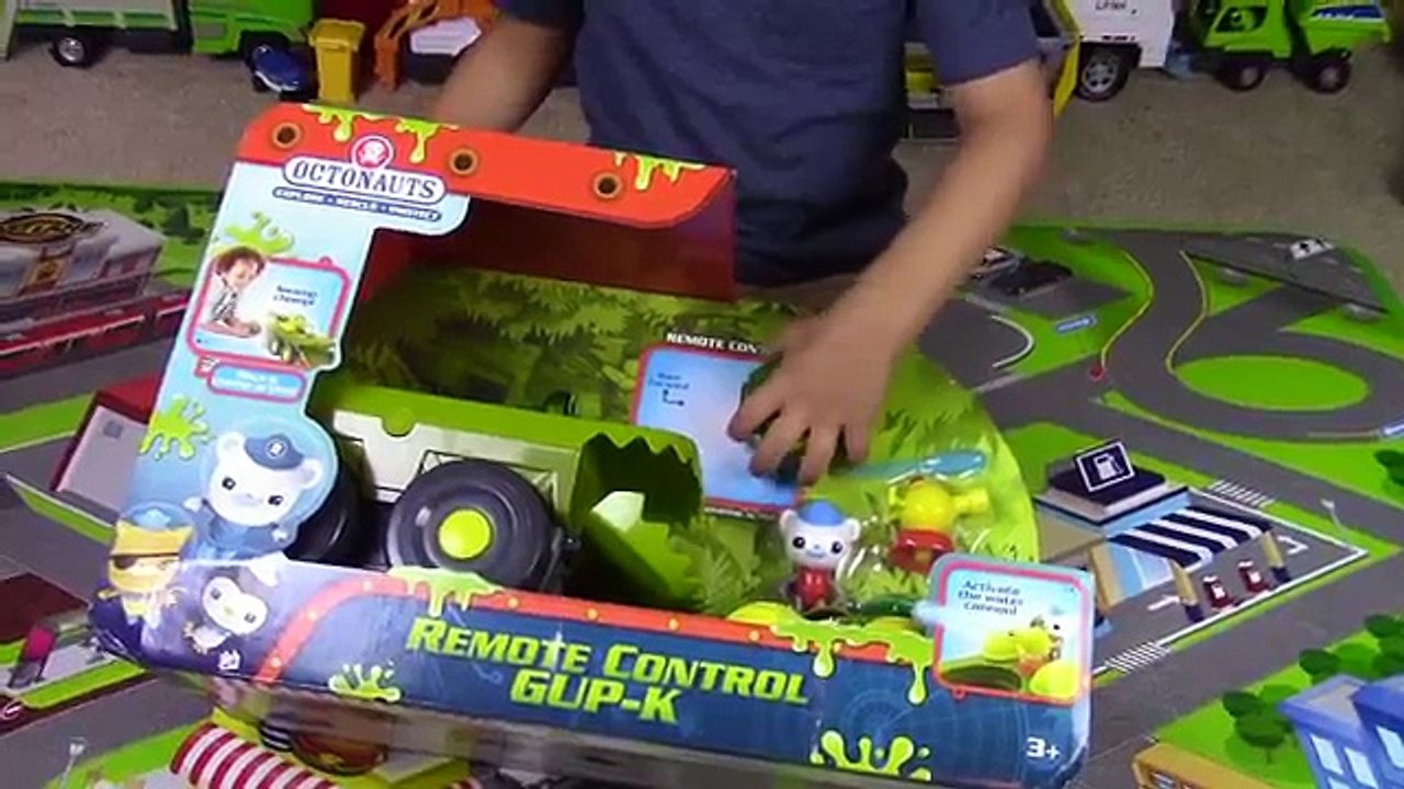 Octonauts Toy RC Truck UNBOXING - Disney Junior - Shooting Cannon and Running Over LEGOs