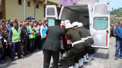 Afrin'de göreve giderken kaza geçirerek hayatını kaybeden Uzman Onbaşı son yolculuğuna uğurlandı