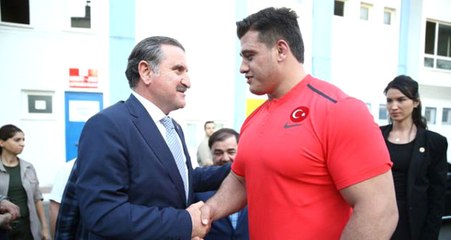 Gençlik ve Spor Bakanı Osman Aşkın Bak, Avrupa Şampiyonu Olan Rıza Kayaalp'i Kutladı
