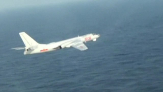 中 군용기, 방공식별구역 침범...軍 전투기 출격 / YTN