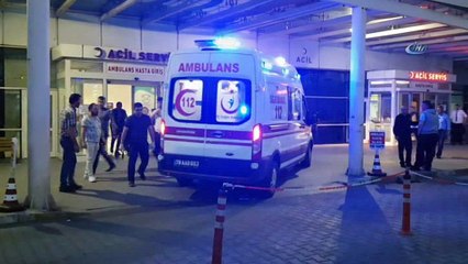 Kocasına kızdı, kendini bıçakladı