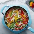 Hühnchen-Fajita-Party-Ring – Braucht es da noch mehr Worte?Hier geht's zum kompletten Rezept: