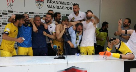 Ankaragücü Futbolcularından Basın Toplantısında Sulu Kutlama