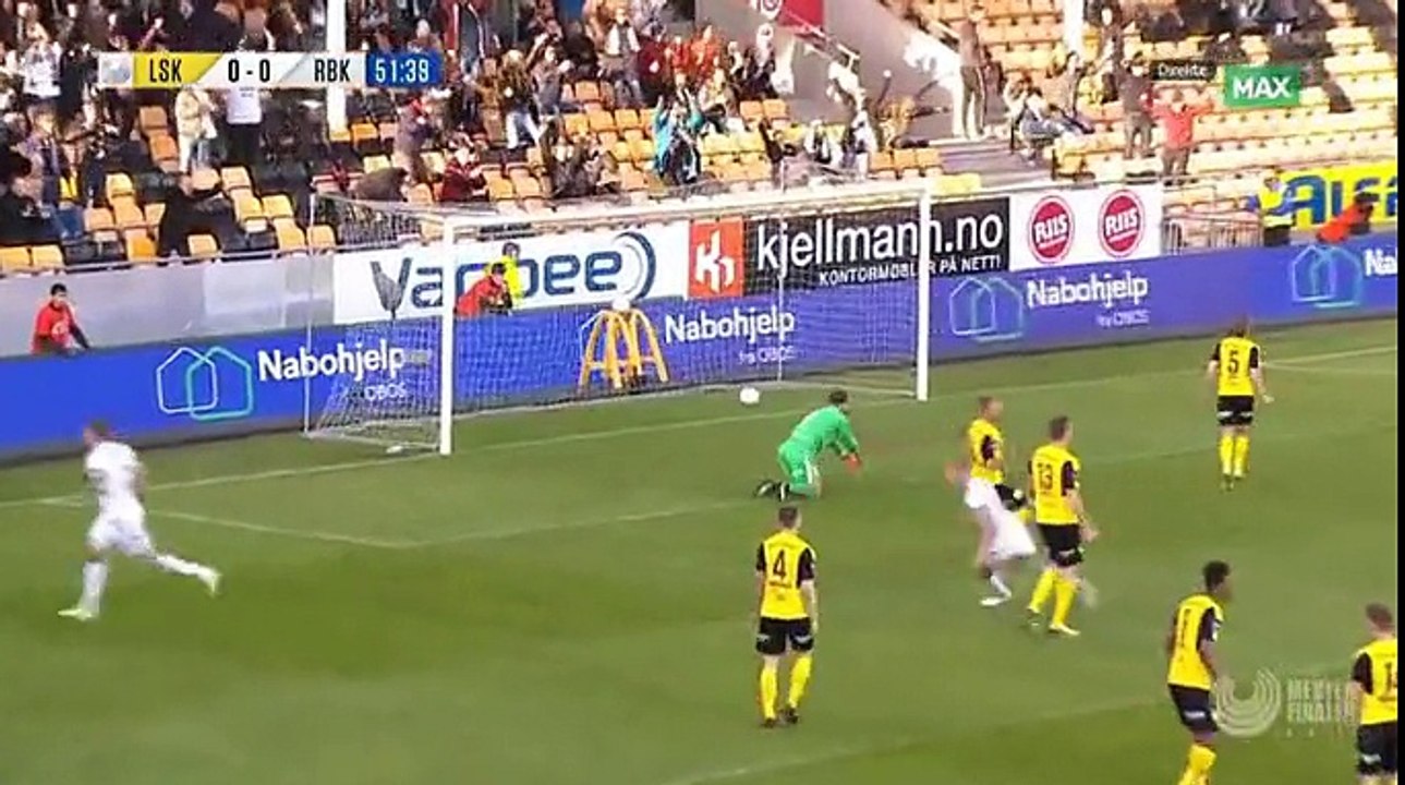 A Magia do "Lord" Bendtner: Magnífico golo pelo Rosenborg, após humilhar um adversário com um túnel.