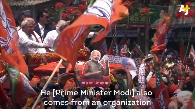 A group of right-wing Hindu nationalists disrupted Muslims during their Friday prayer.