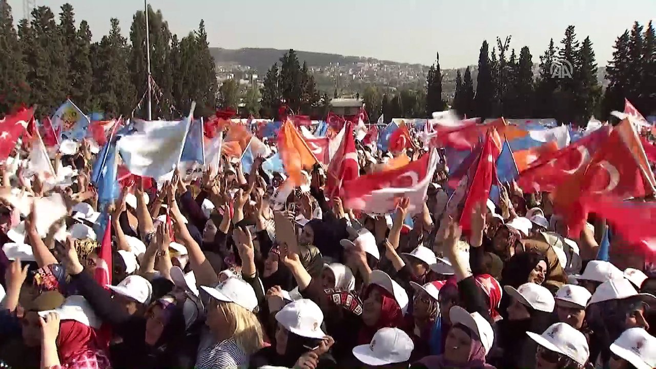 Cumhurbaşkanı Erdoğan: 'Tayyip Erdoğan'a 'diktatör' diyeceksin, kalkıp diktatörlüğün daniskasını kendin yapacaksın' - İZMİR