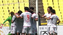 제주, 2명 퇴장당한 대구에 4：1 대승 / YTN