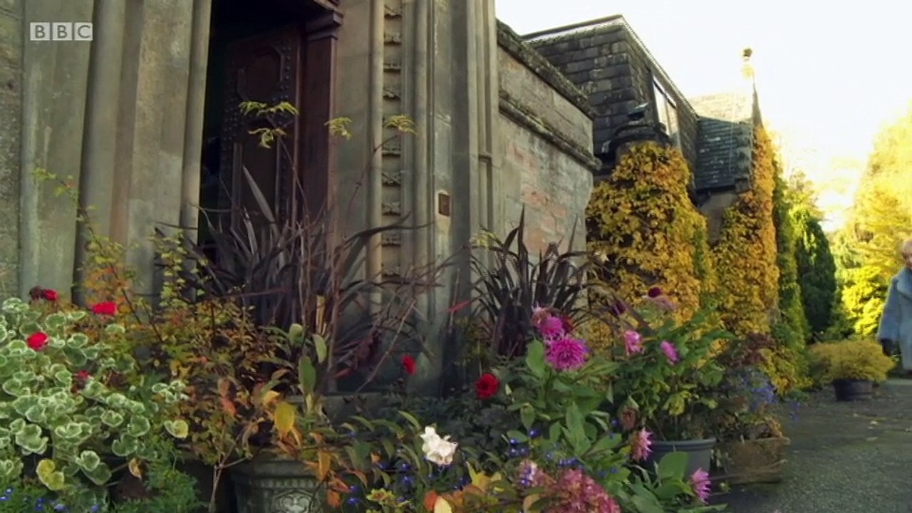 Stoidhle_The Dressing Up Box.s02e01.Episode 1