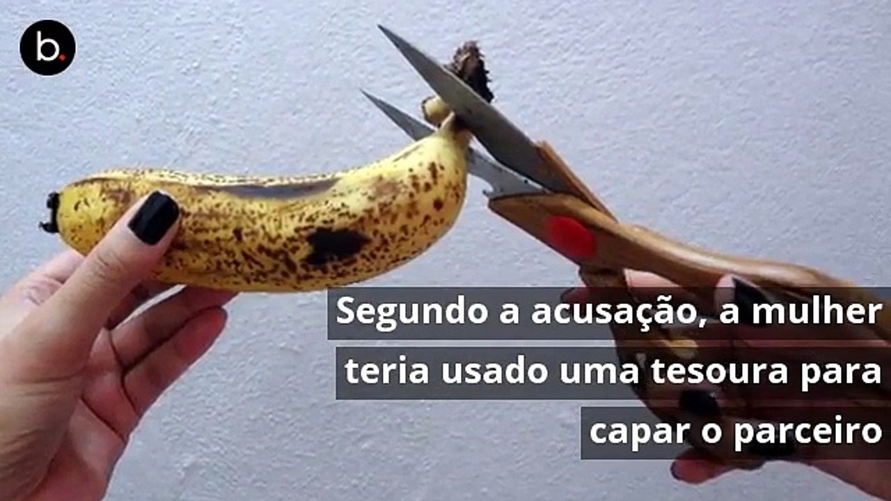 Mulher corta pênis de namorado com uma tesoura