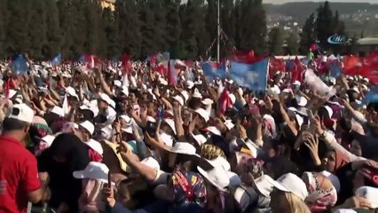 Cumhurbaşkanı Erdoğan İbrahim Tatlıses’i Sahneye Davet Etti