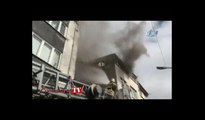Kağıthane’de bir binanın çatısı alev alev yandı