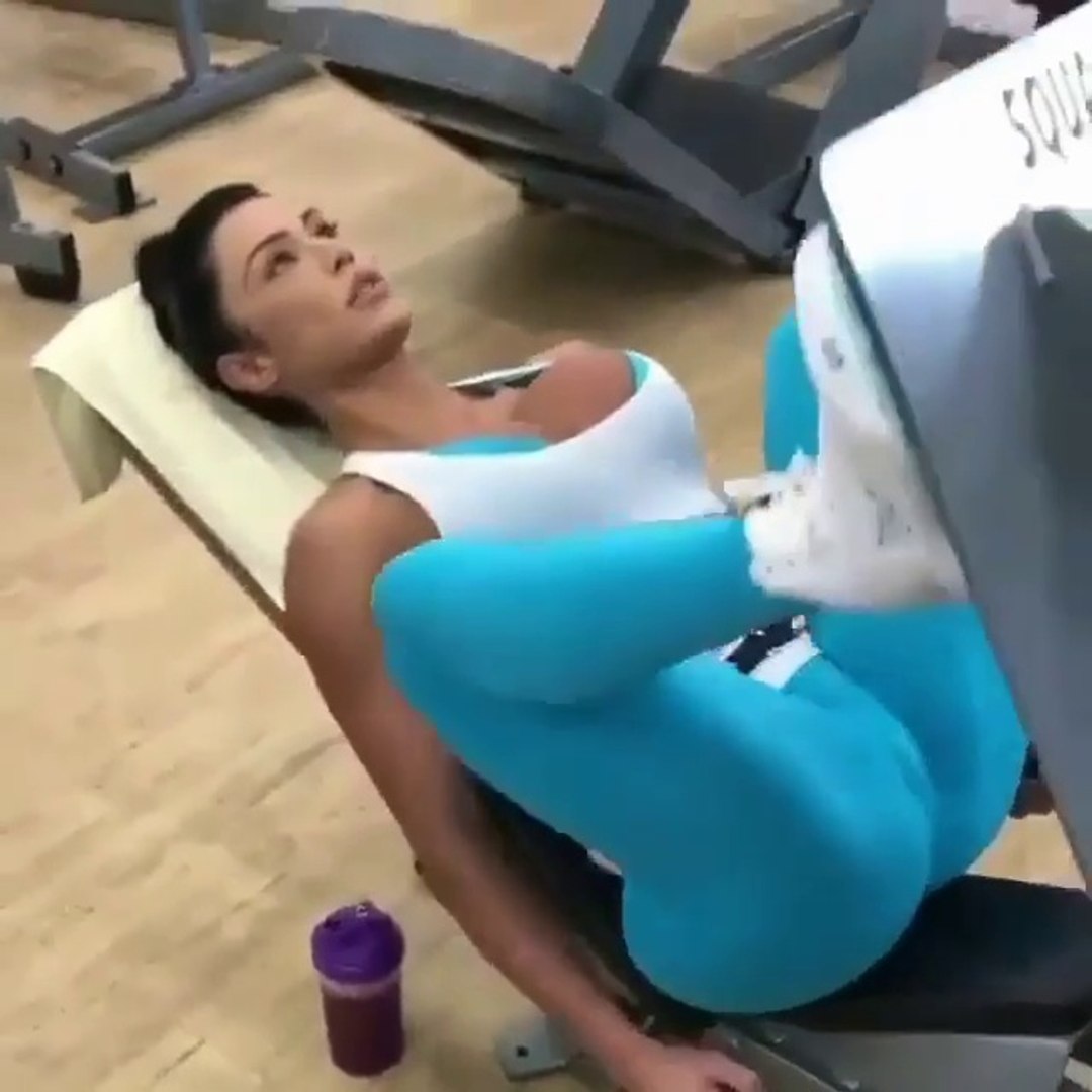 Hot girl doing exercise - video Dailymotion