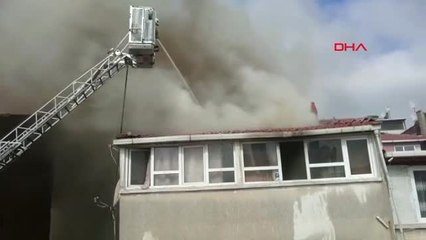 Kağıthane'de Yangın Mahalleyi Dumana Boğdu