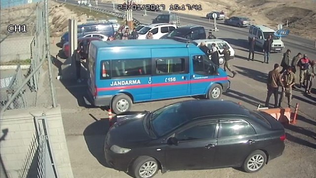 Jandarma karakolu önündeki sopalı kavganın güvenlik kamerası görüntüleri ortaya çıktı