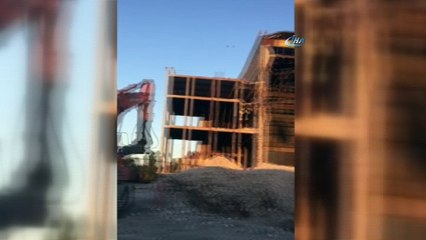 AKM'nin ön cephesindeki yıkılma anı kamerada