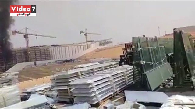 الدفع بـ10 سيارات إطفاء للسيطرة على حريق سقالات المتحف الكبير بالهرم