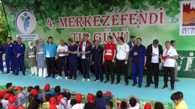 Denizli'de binlerce mesir macunu dağıtıldı