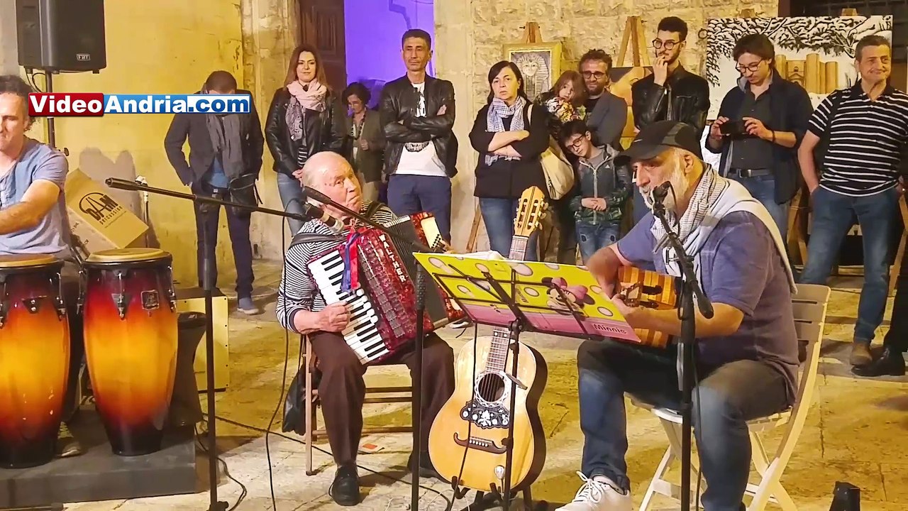 Andria: suonano "Sand Riccard vein dall'inghilterr" nel Palazzo Ducale con musicista di 84 anni e scatta l'applauso, c'è chi si commuove