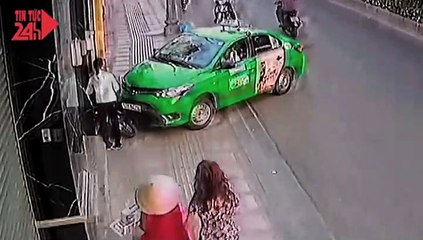 Un taxi arrete un voleur de téléphone d'une façon incroyable