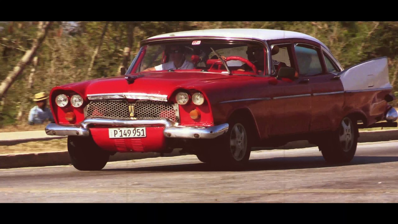 PHOTOYAGE - Projection film à l'ancienne sur Cuba et ses vieilles voitures
