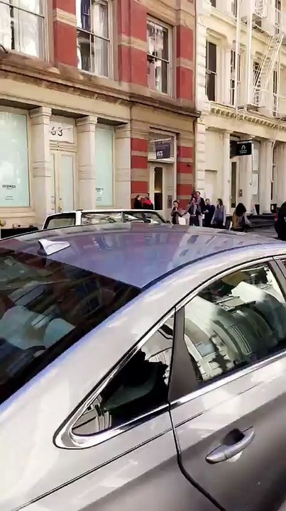 Zayn Malik & Gigi Hadid Spotted Together for 1st Time Since Split: he Sweetly Kissed Her Cheek, Witness Says — Video