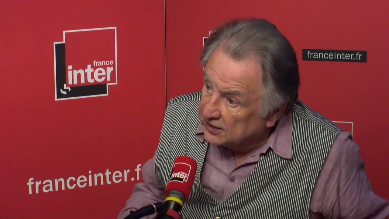 Régis Debray : "Je me demande si Emmanuel Macron ne veut pas racheter ce qu'il fait, ou plutôt ce qu'il ne fait pas, par ce qu'il dit"