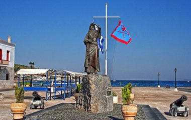 Bağımsızlıklarının Simgesi Denizciye Amiral Rütbesi Veren Yunan Bakan Ülkeyi Karıştırdı