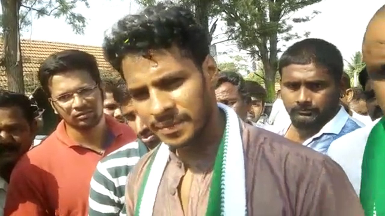 Karnataka Elections 2018 : ಎಚ್ ಸಿ ಬಾಲಕೃಷ್ಣ ಹಾಗು ನಿಖಿಲ್ ಕುಮಾರಸ್ವಾಮಿ ಜಗಳ ವೈರಲ್  | Oneindia Kannada