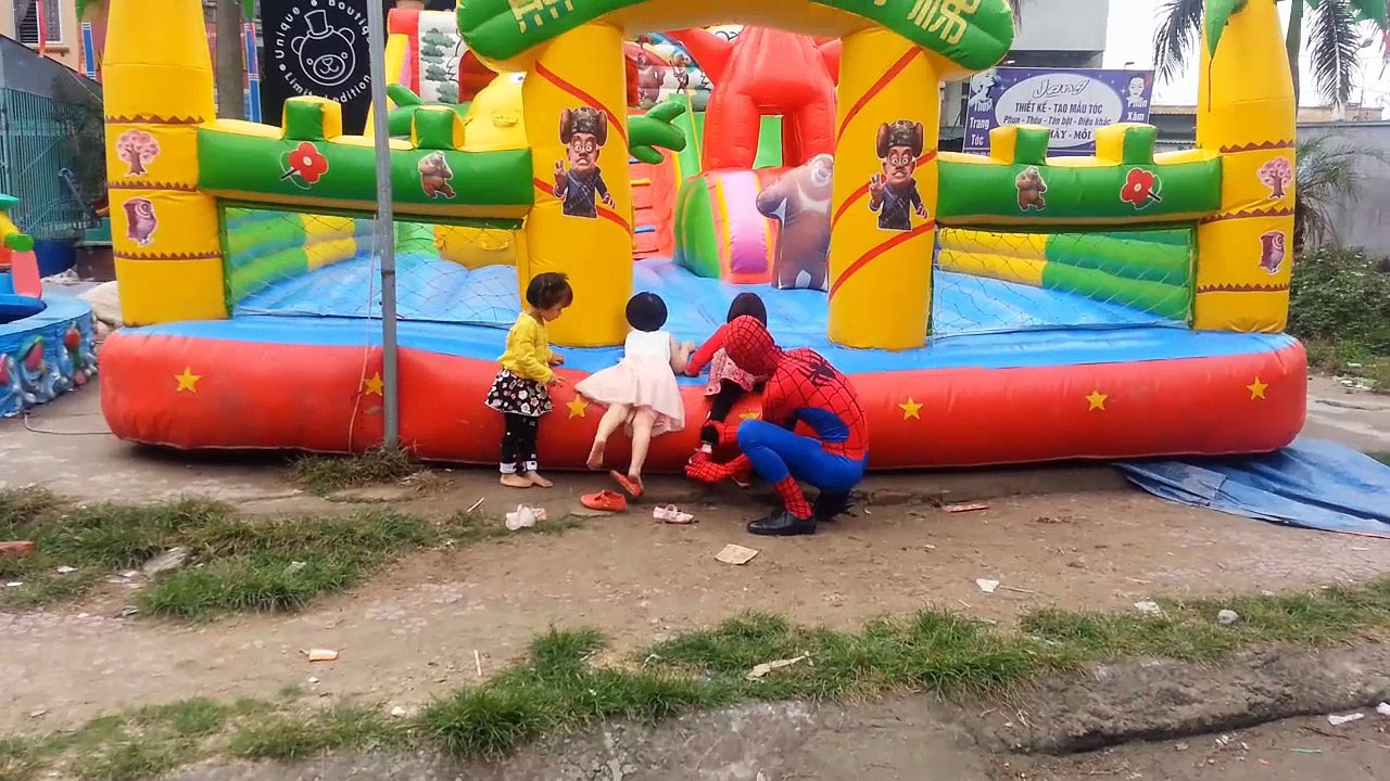 Trò chơi trốn tìm - Người nhện và Minh Thư, Silent Sea, Gia Linh chơi trò chơi trốn tìm