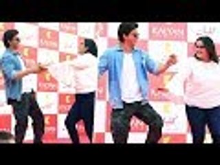 Shahrukh Khan DANCE With A Female Fan At A Event In Dubai | Bollywood Buzz