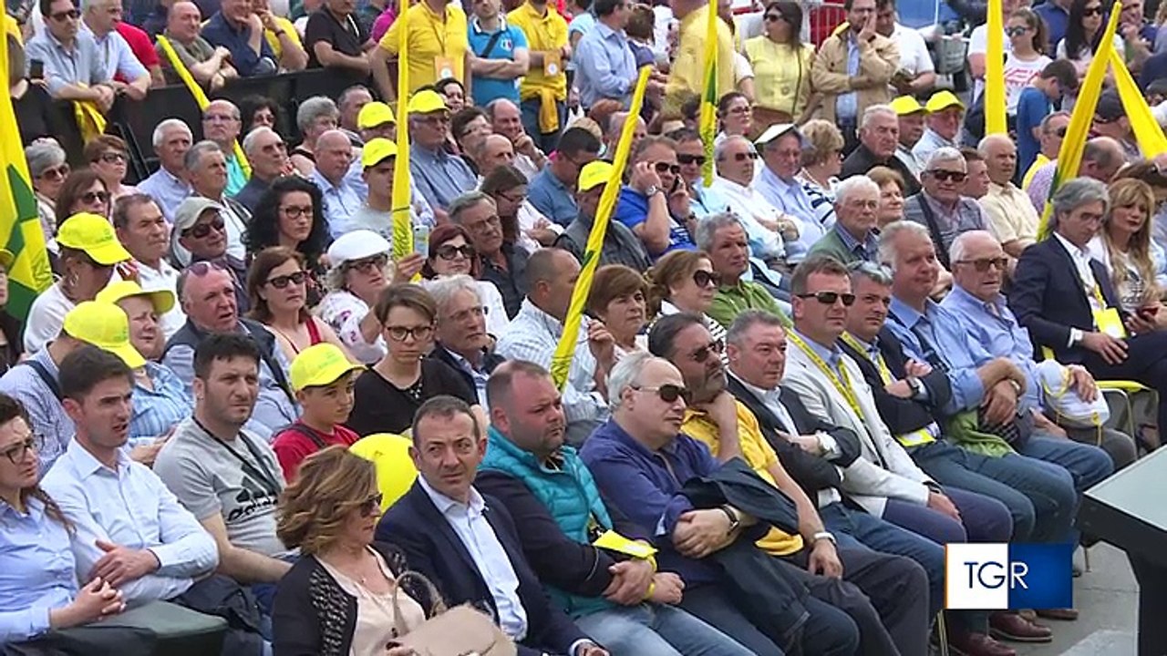 UE ad agricoltori pugliesi: "abbattete ulivi e usate pesticidi". Da Bari e BAT un secco "No" così distruggiamo api e prodotti biologici