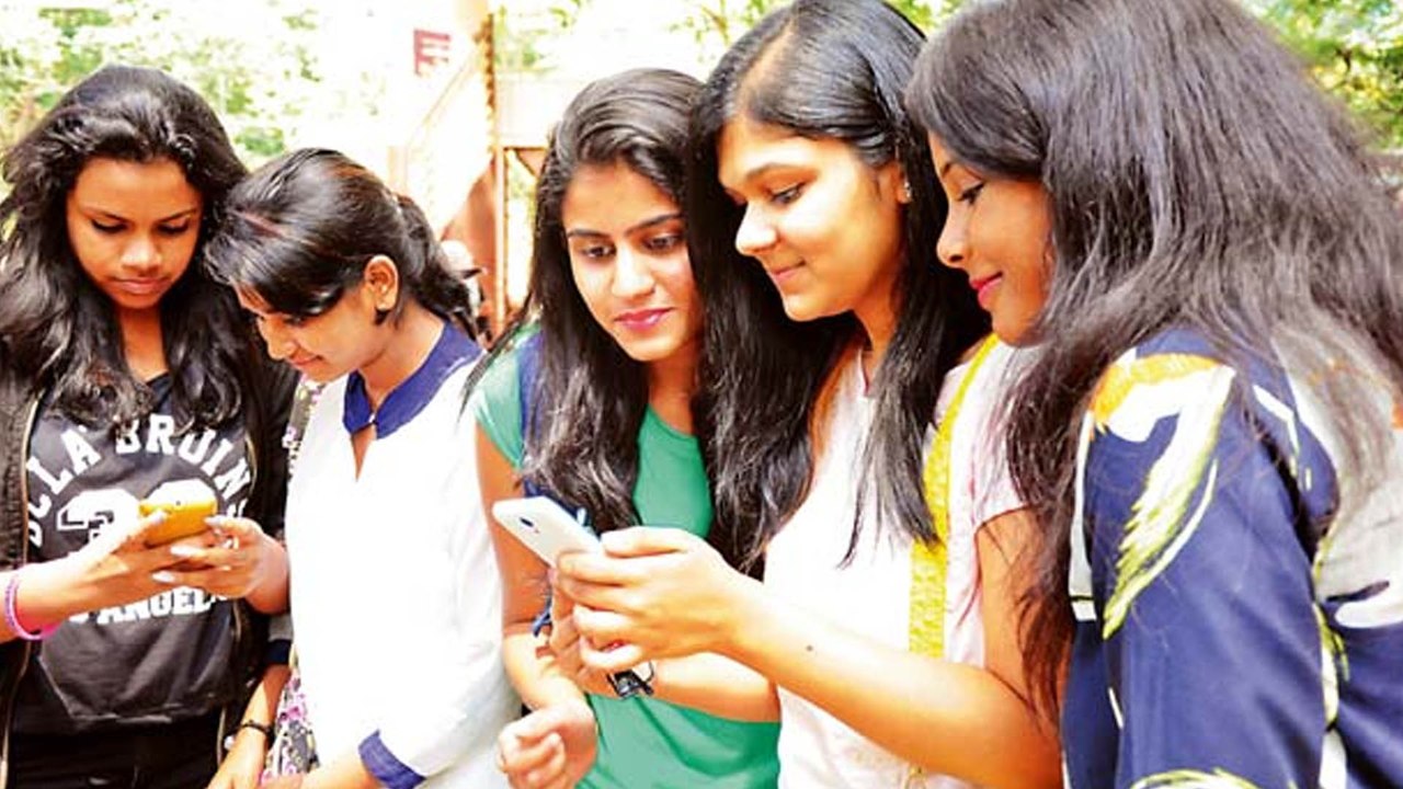 Karnataka 2nd PUC Results 2018 : ಪ್ರಥಮ ಸ್ಥಾನವನ್ನ ಪಡೆದ ದಕ್ಷಿಣ ಕನ್ನಡ | Oneindia Kannada