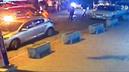 Döner bıçaklı holigan güvenlik kamerasında