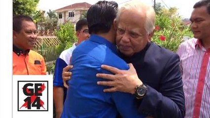 Melaka Governor gives morale support to Liow