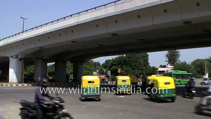 New Delhi drivers break lights with impunity- Red Light violations