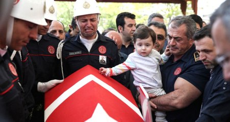 Şehit İtfaiyeci Taner Çebi, Gözyaşlarıyla Son Yolculuğuna Uğurlandı