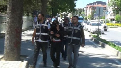 Önce döşediler sonra çalmaya kalktılar... İnşaata döşedikleri tesisatları çalarken yakalandılar